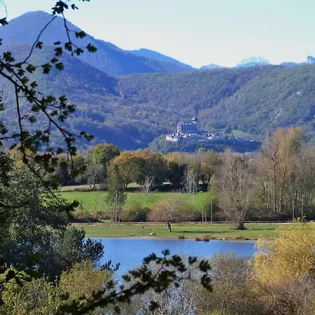 Les Pyrenees Au Bord De L'eau * Barbazan