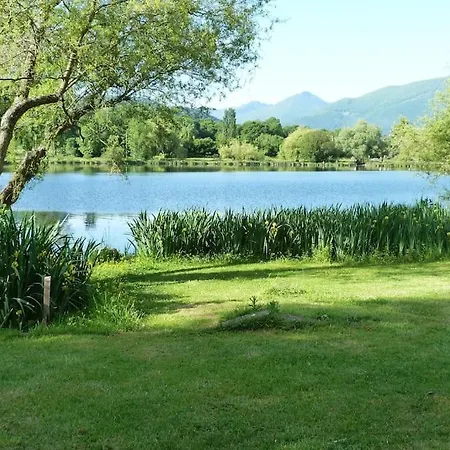 Les Pyrenees Au Bord De L'eau *